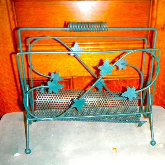 VINTAGE~~~MAGAZINE RACK ~~~ - Picture 1 of 1